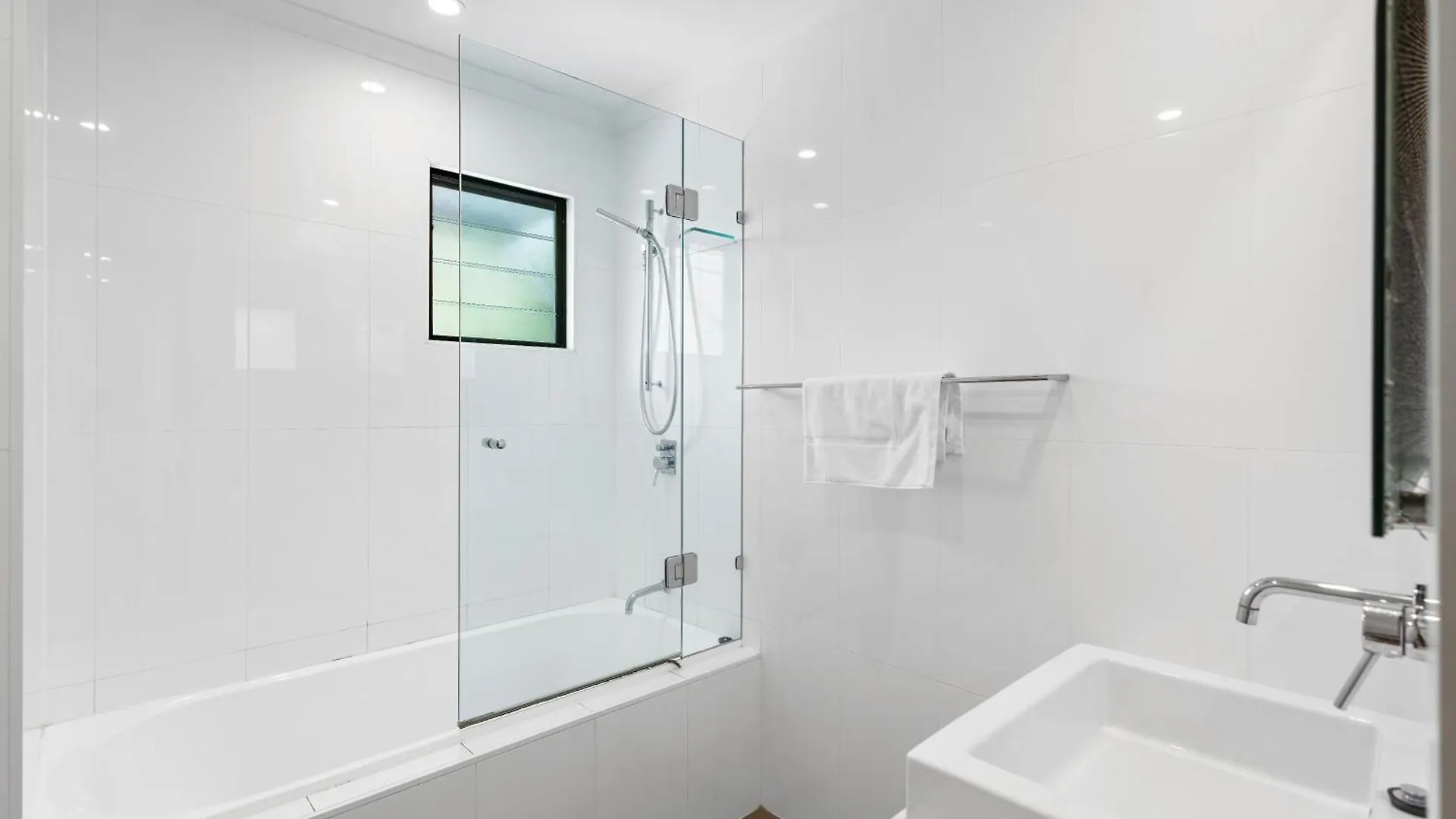 1 20 Kingfisher Drive Перегиан-Бич